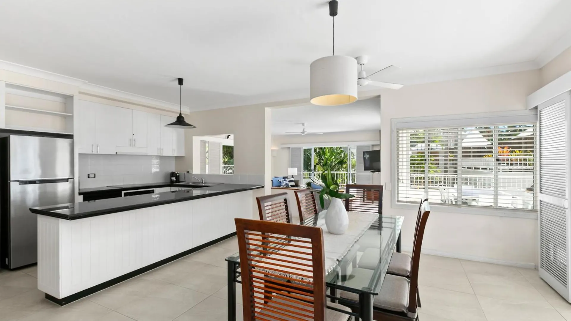 Apartment Alamanda Palm Cove By Belle Escapes