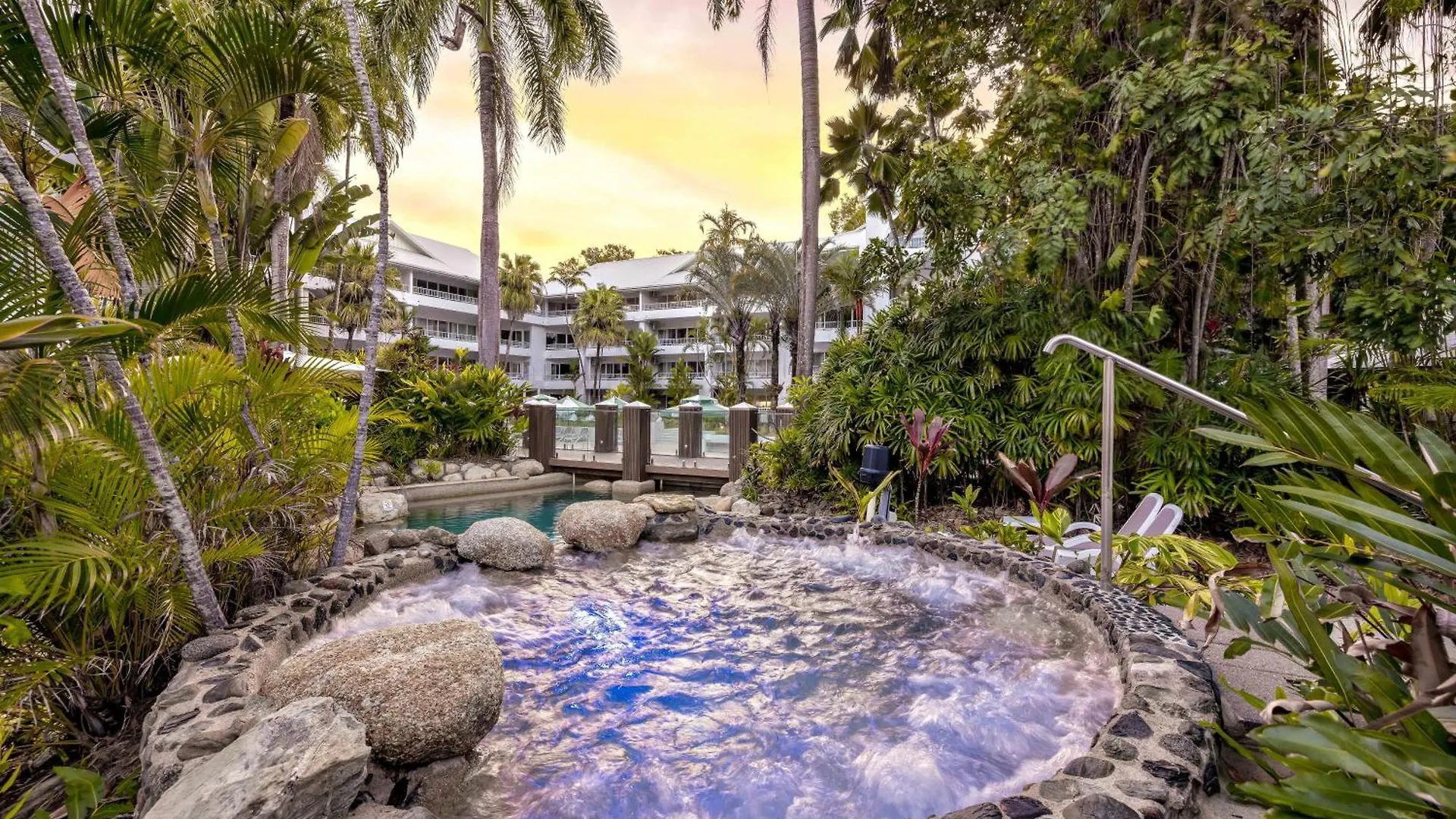 Apartment Alamanda Palm Cove By Belle Escapes